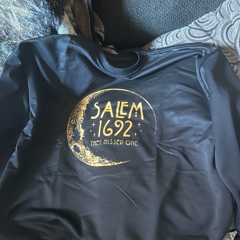 Salem witch sweatshirt Black brand new without tags there weren’t any size 2XL